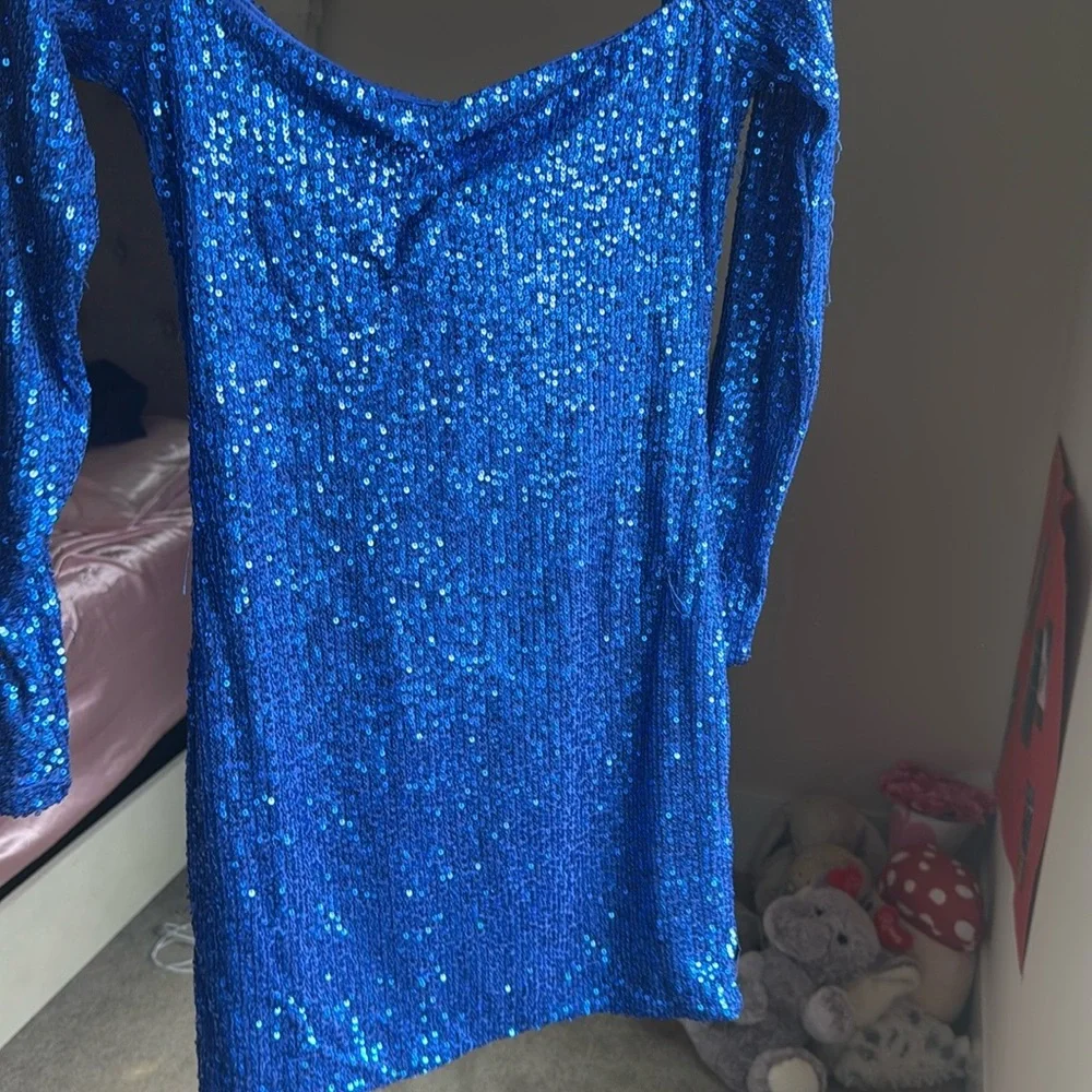 Elegant Blue Sequin Dress - Picture 3 of 3